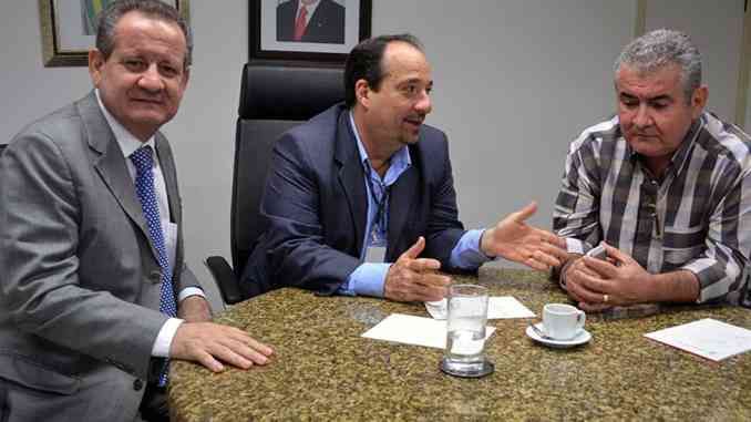 A Esquerda Carlos Henrique De Azevedo Martins Jornal Grande Bahia 