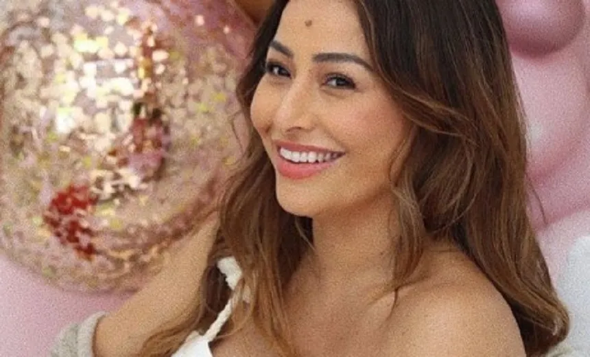 Sabrina Sato publica nova foto ao lado de Zoe e brinca: “a cara do pai”