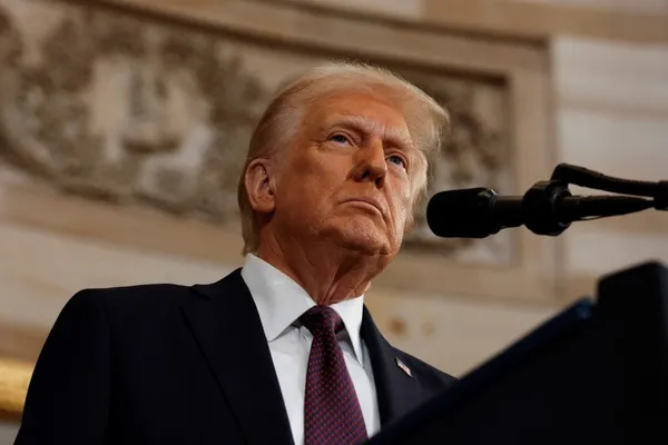 Mais de 200 brasileiros j&aacute; manifestaram interesse em aderir ao programa de retorno volunt&aacute;rio desde o an&uacute;ncio das medidas do governo Trump/Foto: Chip Somodevilla