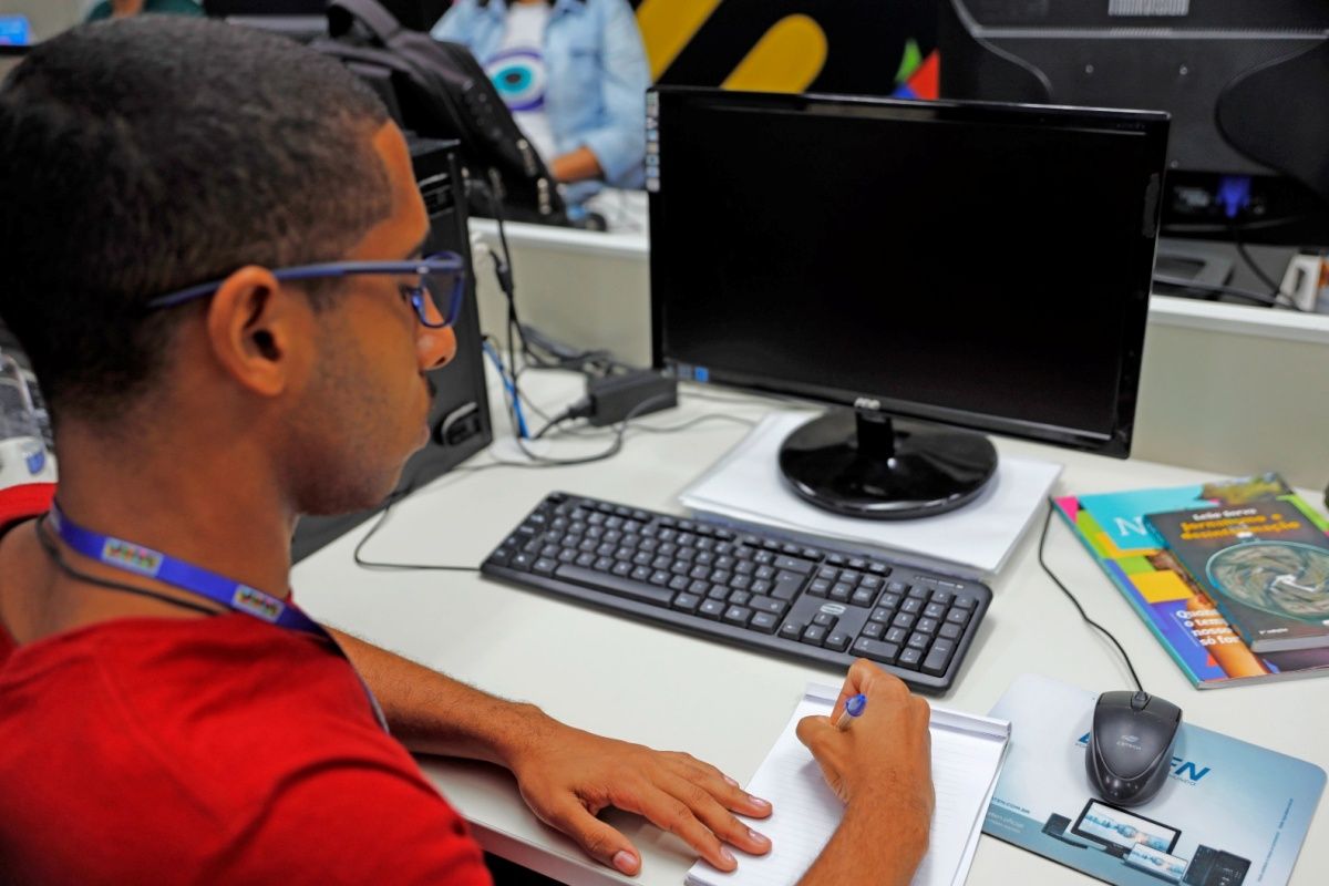 Universitários convocados no Partiu Estágio devem entrar em contato com as unidades entre 17 e 28 de novembro; lista de convocados está no site da Saeb. Foto: Amanda Ercília/GovBA