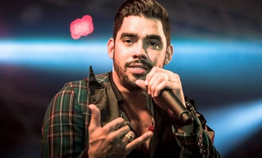 Gabriel Diniz dá dicas para as ?Jennifers? que procuram um namorado no Tinder; assista