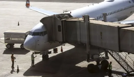 Pilotos decretam greve para segunda-feira e medida deve gerar atrasos em aeroportos 