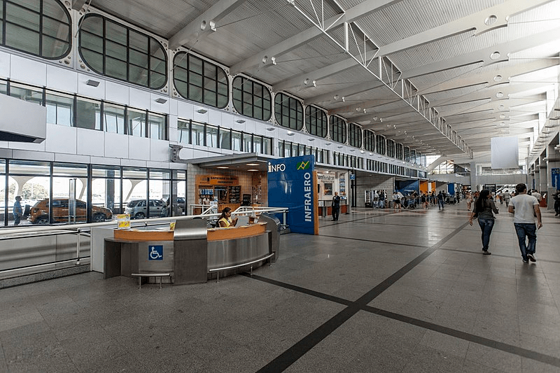 Usando documentos falsos e se passando por tripulante, um homem foi preso ap&oacute;s embarcar com passagem falsa no Aeroporto de Salvador. Foto: Divulga&ccedil;&atilde;o