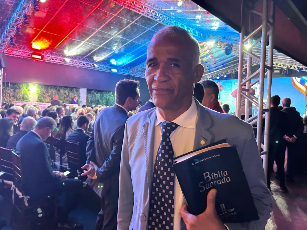 Pastor Isidório diz que Eduardo Bolsonaro é 'vira-lata' e Trump inveja o Brasil