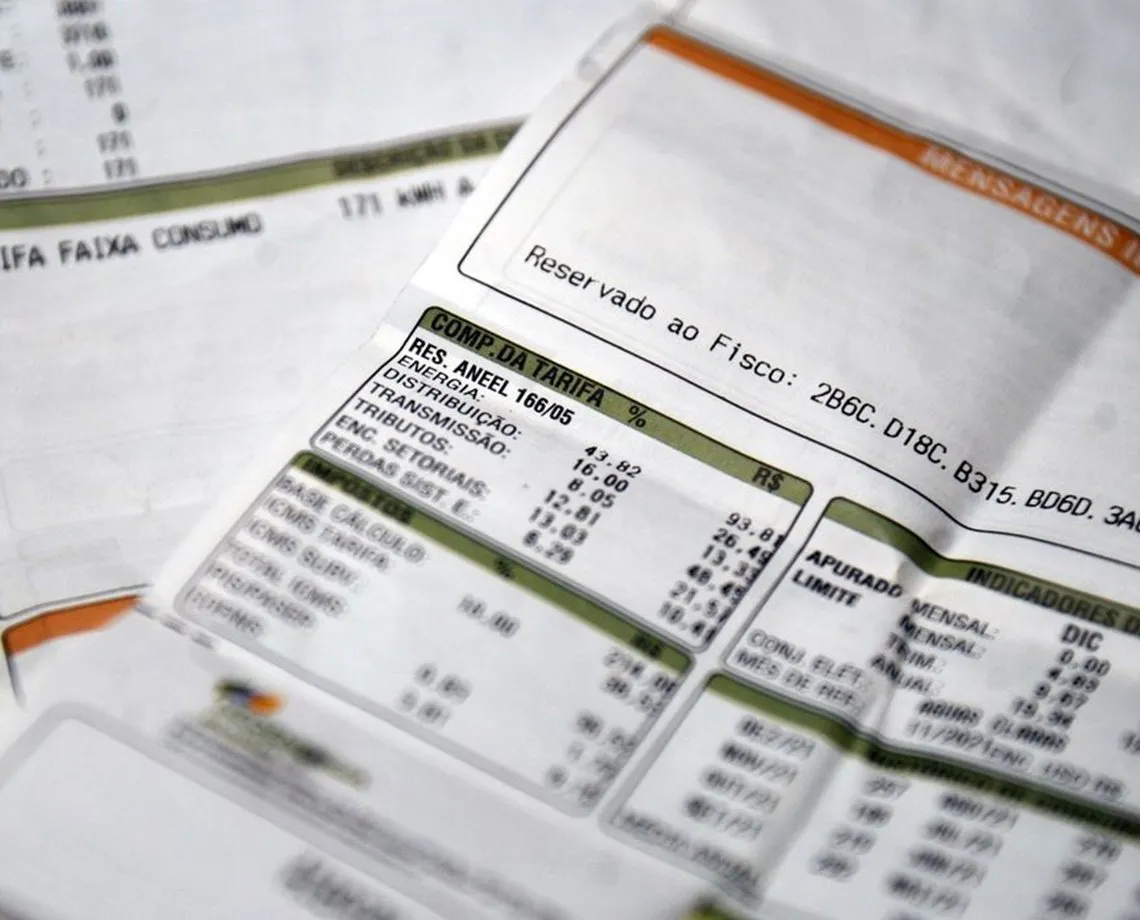 Contas de luz não terão taxa extra em agosto, diz Anatel