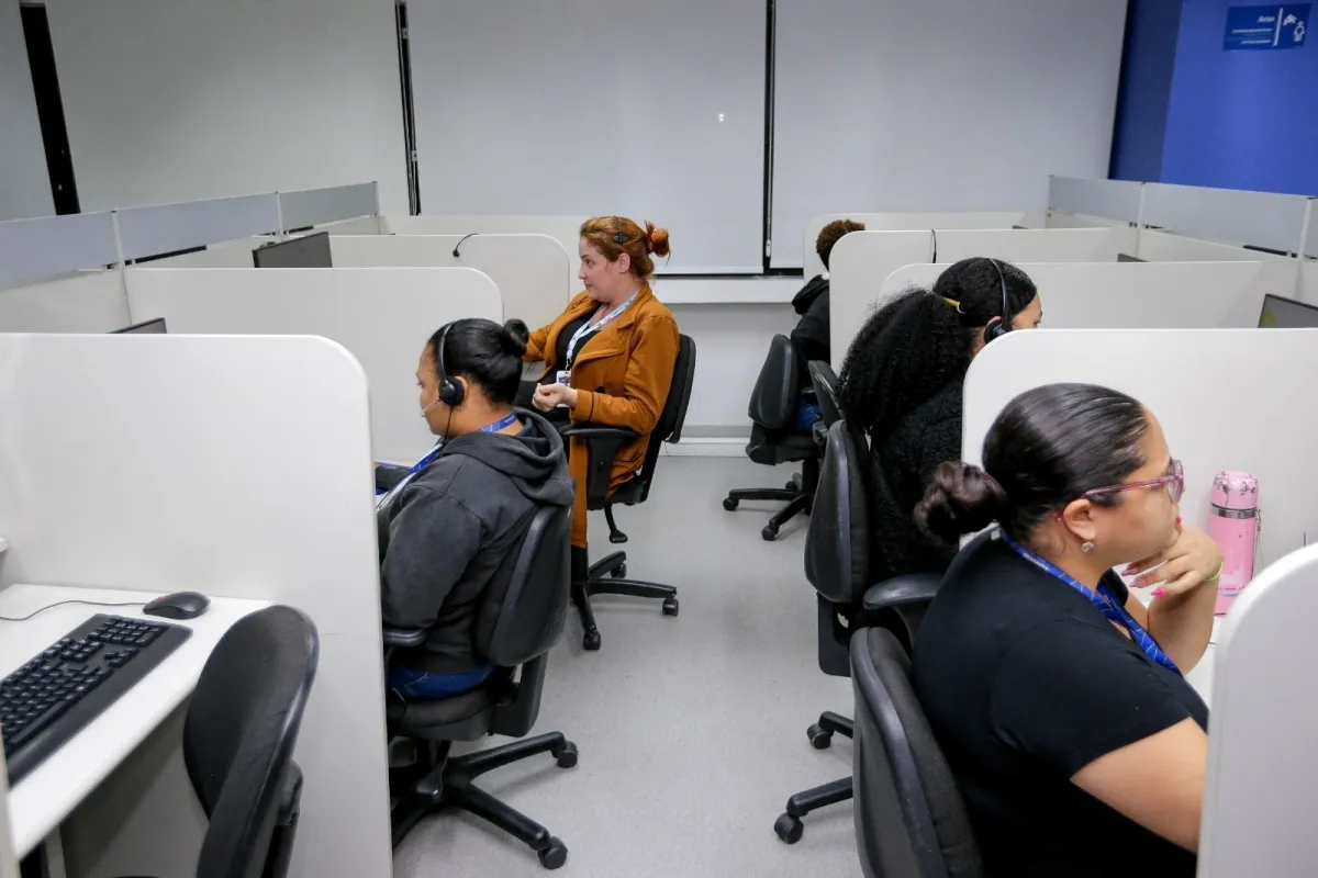 Empresa de telemarketing abre 200 vagas de emprego imediatas em Salvador