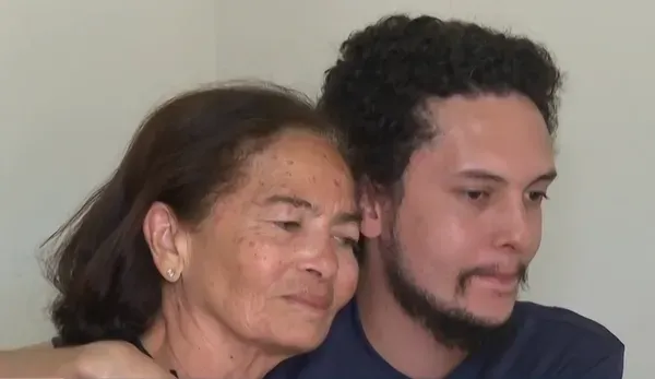 Daniel Gon&ccedil;alves, de 26 anos, estava com a m&atilde;e em &ocirc;nibus que tombou na BR-122, em Iraquara; sete pessoas morreram e outras 13 ficaram feridas. | Foto: Reprodu&ccedil;&atilde;o/Jornal da Manh&atilde;