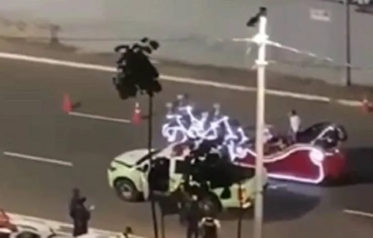 Trenó de Papai Noel é abordado em blitz e veículo é apreendido em Salvador; veja vídeo