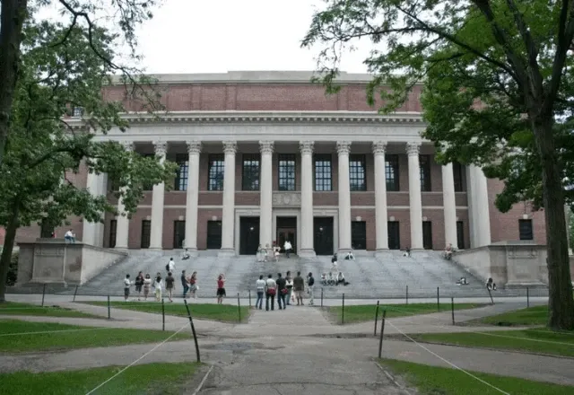10 cursos de tecnologia de Harvard para fazer de graça e sem sair de casa