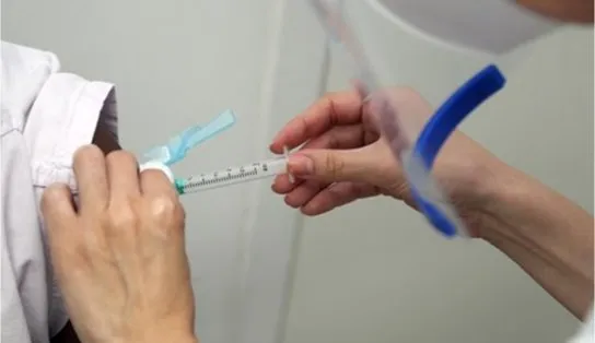 Salvador retoma aplicação da primeira dose para idosos neste fim de semana; confira os pontos de vacinação
