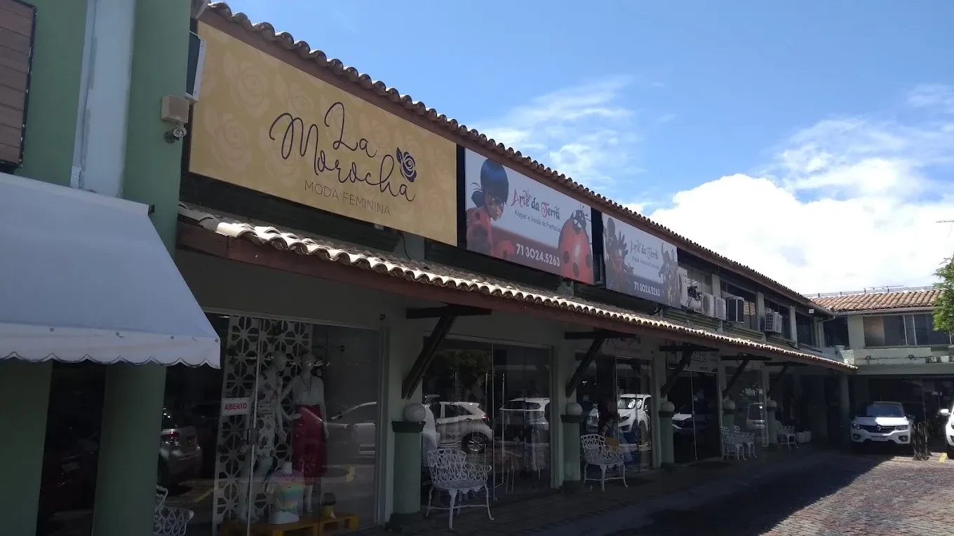 Homens invadem loja em shopping de Lauro de Freitas e furtam peças de roupa
