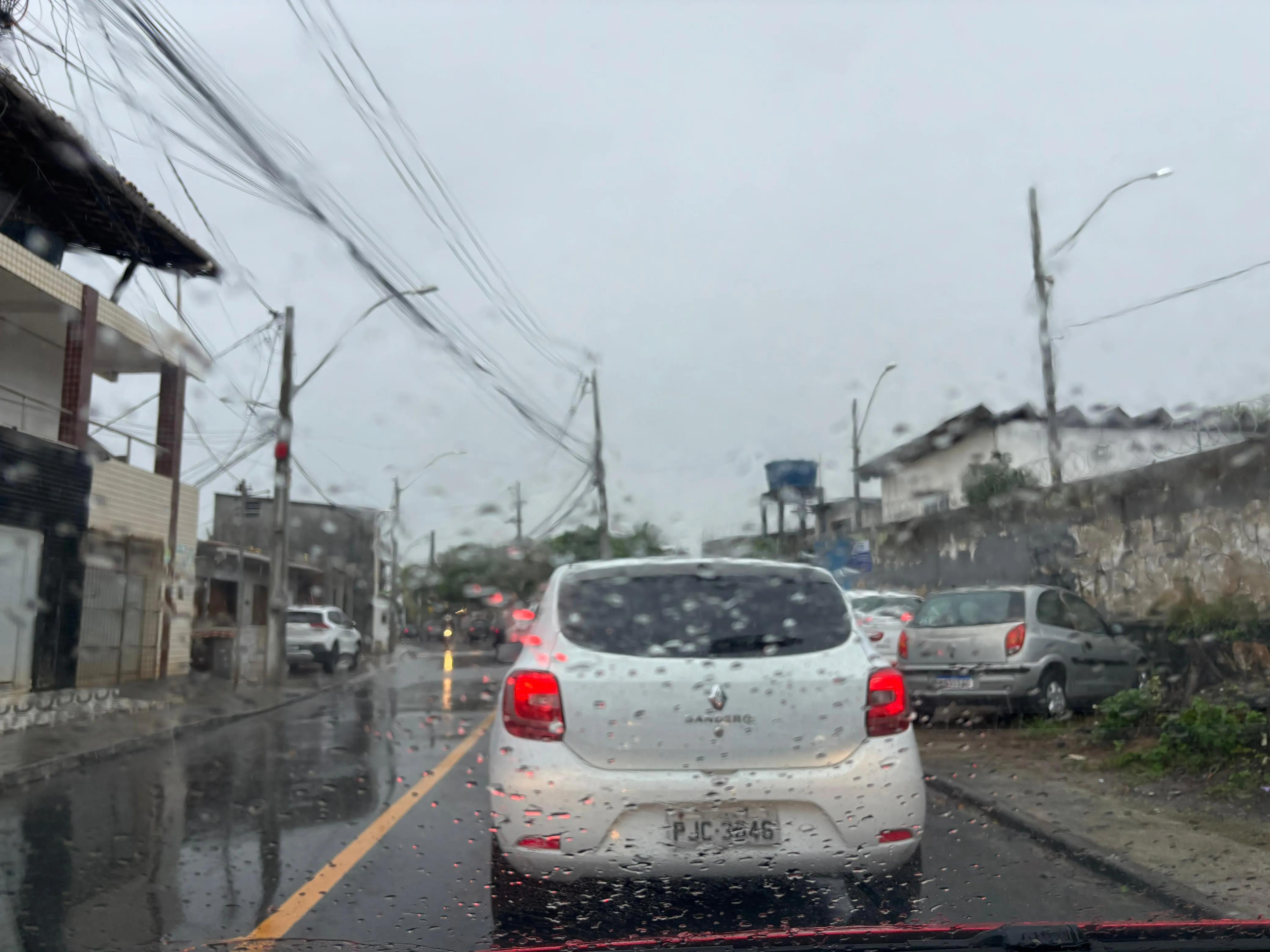 Alerta máximo: chuvas devem permanecer fortes em Salvador até quinta-feira