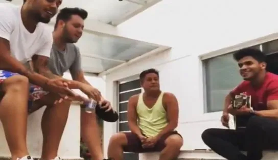 Zé Felipe é "cancelado" por internautas após vídeo antigo do cantor apoiando Bolsonaro vir à tona: "é 'bolsominion', nunca me enganou"