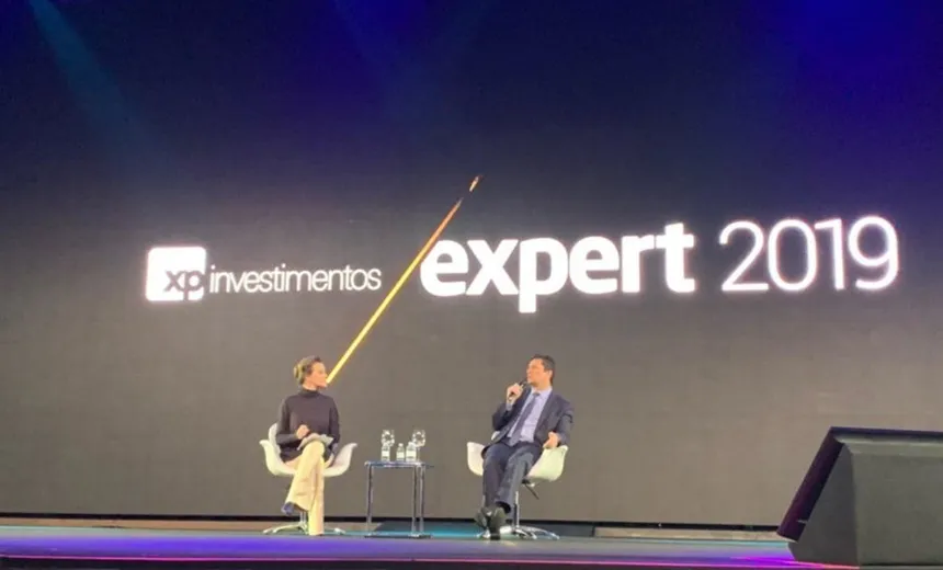 Em evento, Sérgio Moro é aplaudido por investidores e comenta denúncias; assista