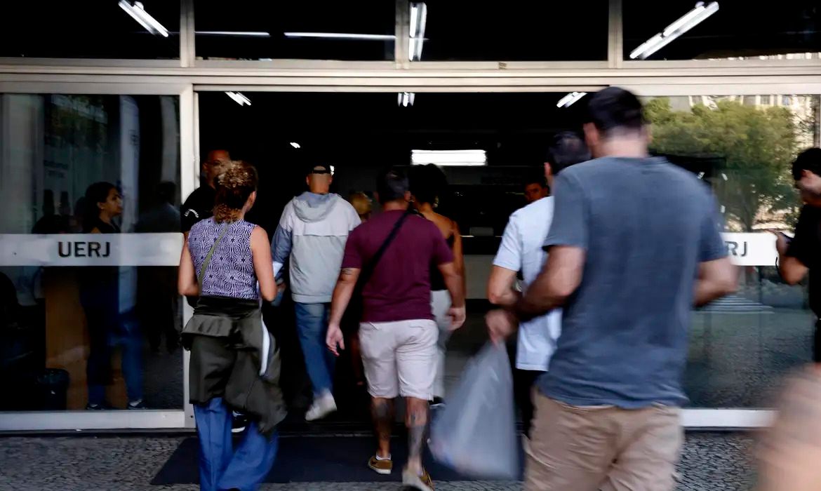 Horário do Enem 2025 tem como referência o fuso-horário de Brasília. Foto: Tânia Rêgo / Agência Brasil