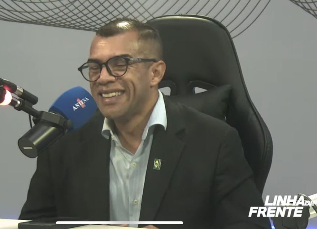 O cecretário de Educação de Camaçari, Márcio Neves, foi o entrevista do Linha de Frente desta terça-feira. Foto: Linha de Frente