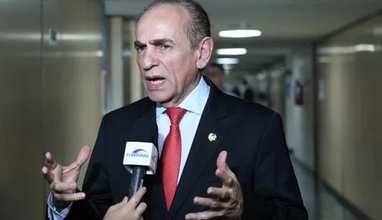 PEC da Transição deve sofrer mudanças e prever Bolsa Família fora do teto por 2 anos, diz senador