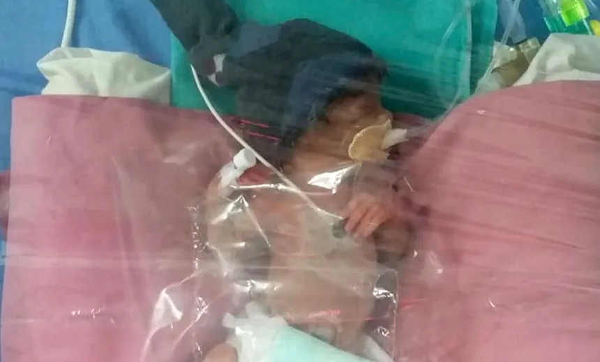  Mulher de 75 anos dá a luz a bebê; pai da criança tem 80 anos