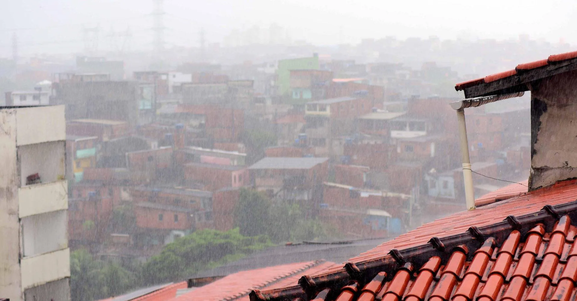 Semana em Salvador deve iniciar com tempo nublado e chuvas isoladas