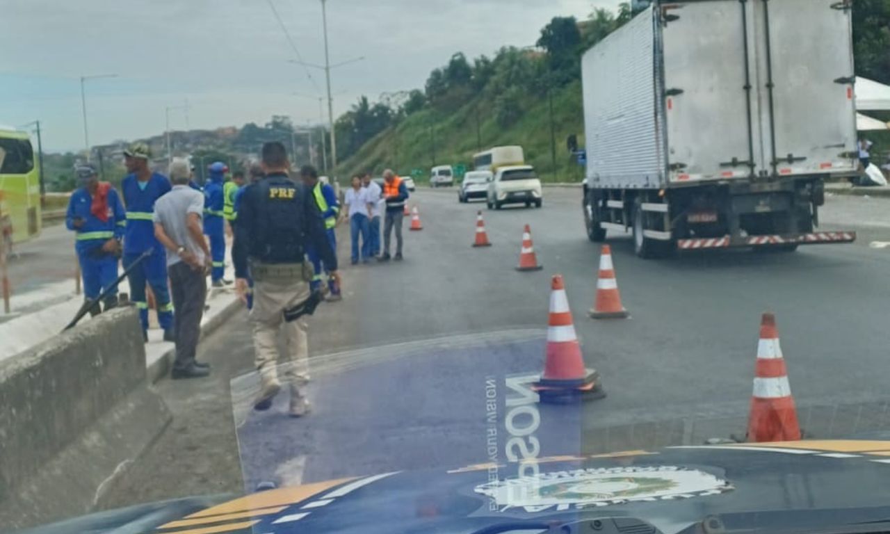 Trecho da BR-324 interditado novamente