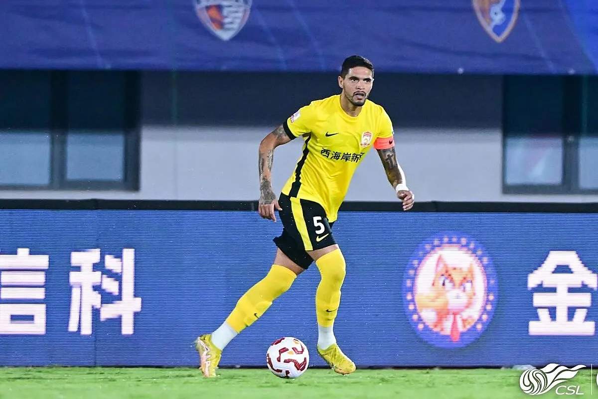 Novo xerife! Vitória encaminha acerto com zagueiro Riccieli