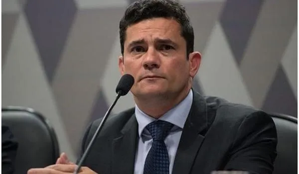Sem escolta, Moro é pressionado pela família a sair do Brasil e ficar longe da política, diz colunista 