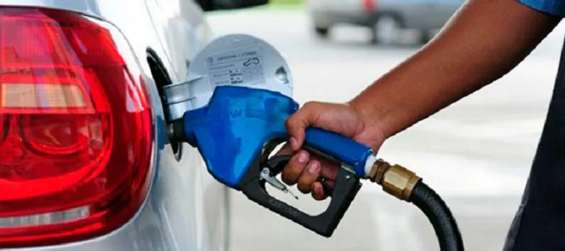 TÁ PUXADO!: Petrobrás anuncia reajustes; Gasolina fica 50 centavos mais cara em Salvador