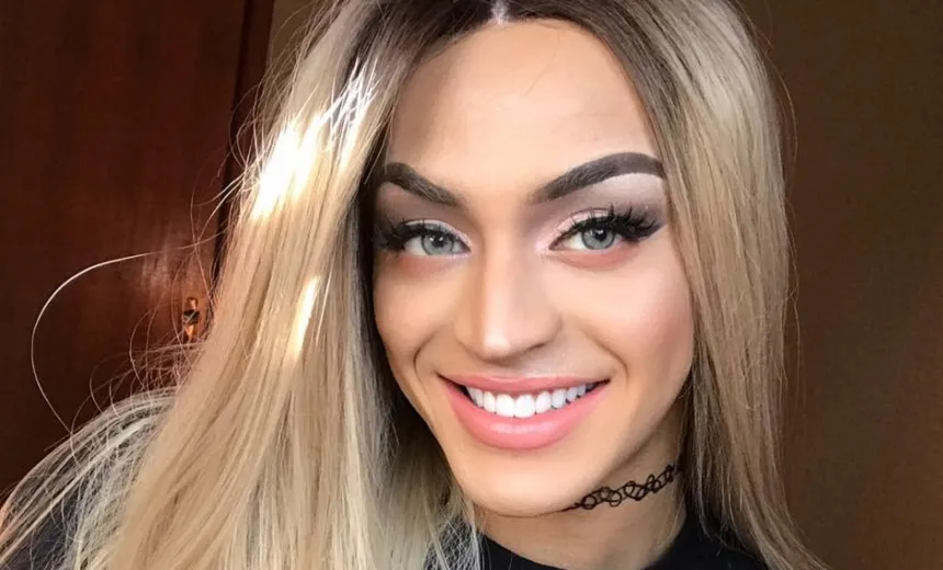 LARGOU O DOCE: Não podemos ser xingados, bicha não é bagunça, diz Pabllo Vittar