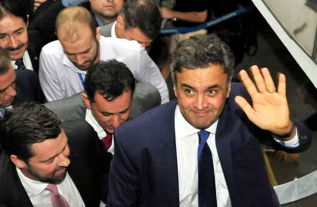 Pesquisa: em simulação, Aécio lidera com 35%; Lula tem 25%