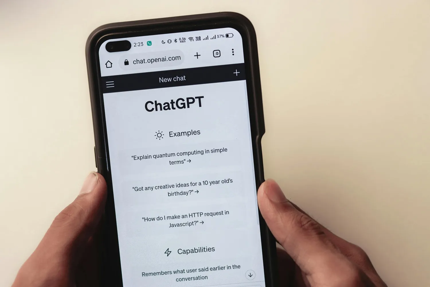 Pais processam OpenAI após adolescente se suicidar com 'ajuda' do ChatGPT