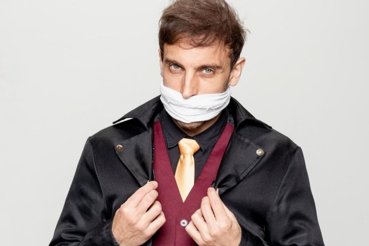 Condenado a mais de 8 anos de pris&atilde;o, o humorista L&eacute;o Lins foi absolvido pela Justi&ccedil;a e teve a condena&ccedil;&atilde;o revertida. Foto: Redes Sociais