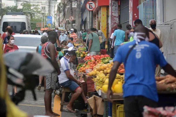 Comércio de rua na Avenida Joana Angélica, em Salvador | Foto: Jefferson Peixoto/Secom