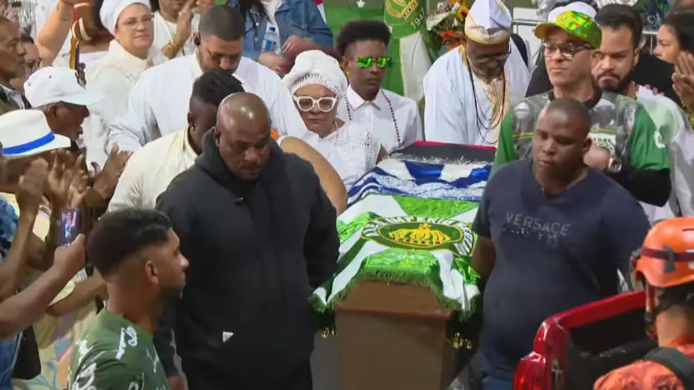 Última homenagem a Arlindo Cruz reúne multidão no Império Serrano