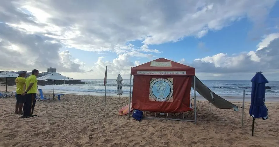 Mergulhadores encontram corpo de jovem que se afogou na Praia da Paciência