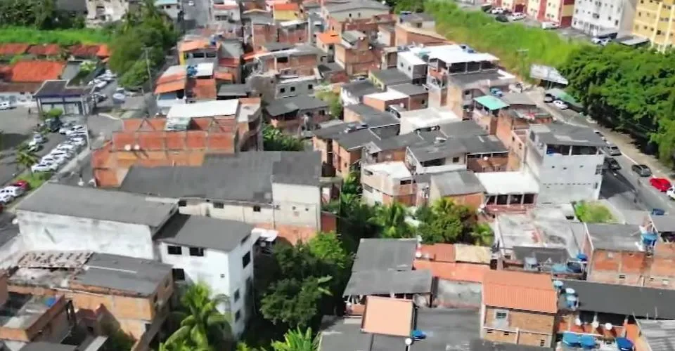 Moradores de Narandiba, em Salvador, abandonam casas após disputas do tráfico
