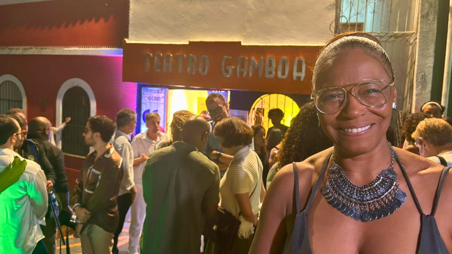 A atriz Edvana Carvalho marcou presen&ccedil;a no show de Gil em prol do Teatro Gamboa | Foto: Aratu On