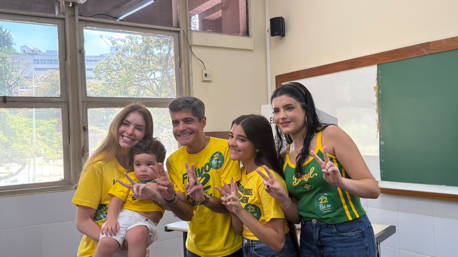 ACM Neto chega para votar em Salvador e comenta possibilidade de se tornar ministro. Foto: Jo&atilde;o Tramm | Aratu On