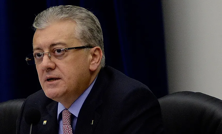 Justiça mantém bloqueio de R$ 4 milhões de ex-presidente da Petrobras
