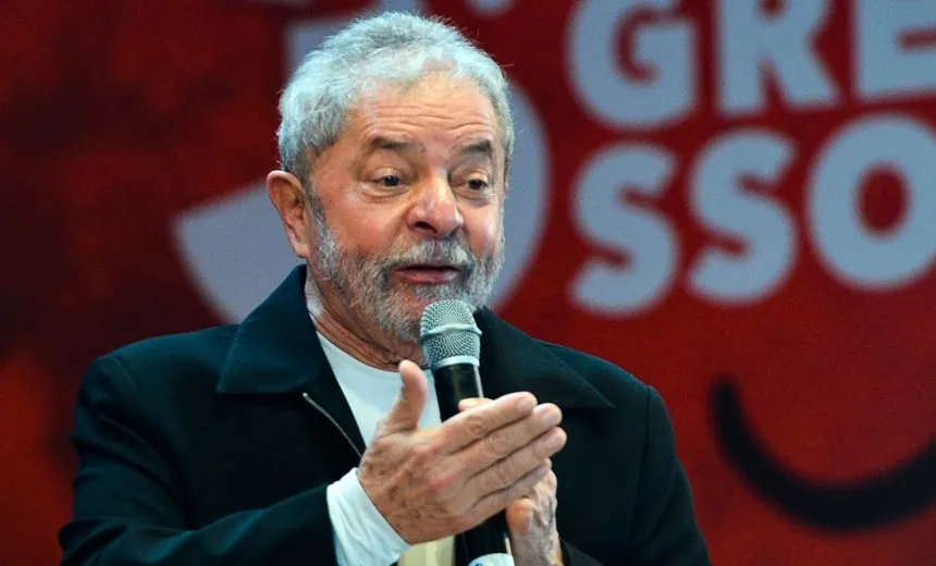 Lula pede ao STJ para cumprir pena em regime aberto por caso do triplex