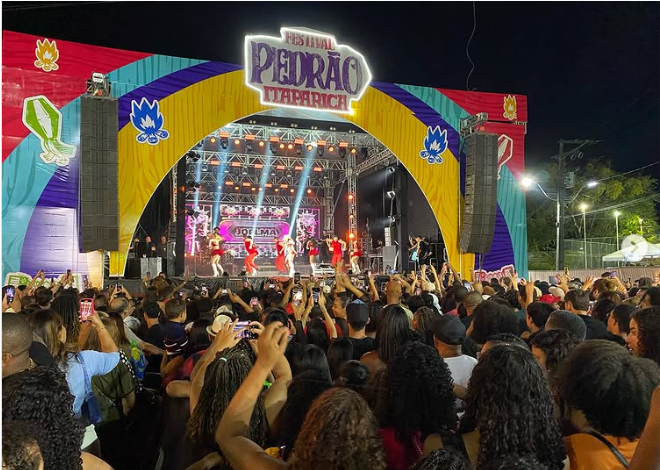 Durante os três dias de festa, o palco montado no Campo Formoso, no Centro Histórico da cidade. | Foto: Redes Sociais