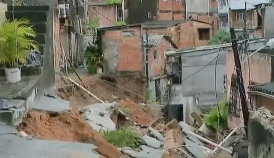 Pero Vaz: encosta desaba, desabriga pelo menos sete famílias e deixa população em alerta 