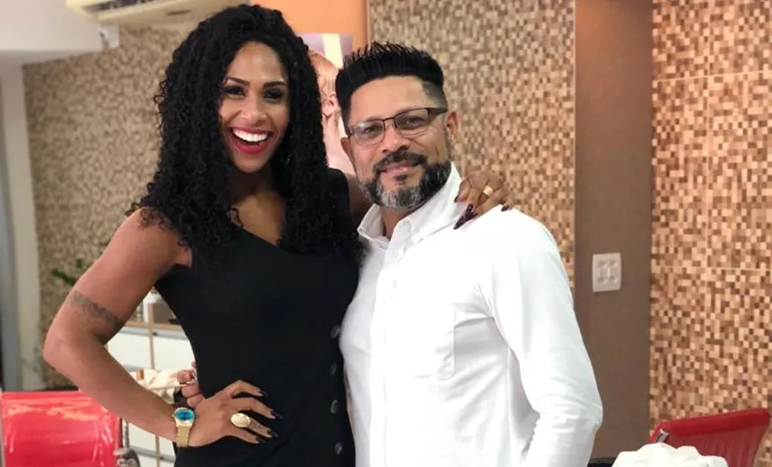 Metabolise: Lise Oliveira mostra tratamento para o cabelo à base de óleo; assista