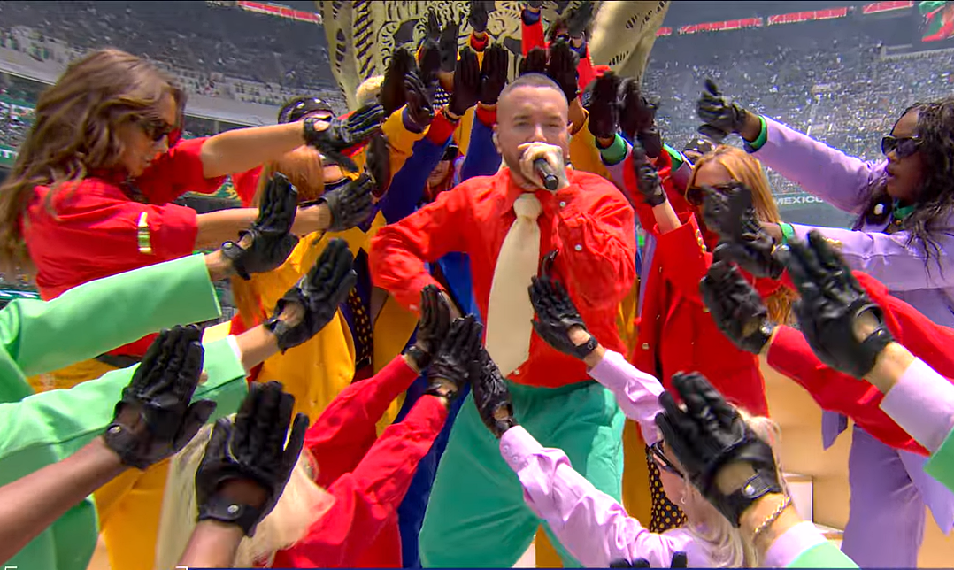 J.Balvin na abertura da Copa. Foto: Reprodu&ccedil;&atilde;o/Caz&eacute;TV