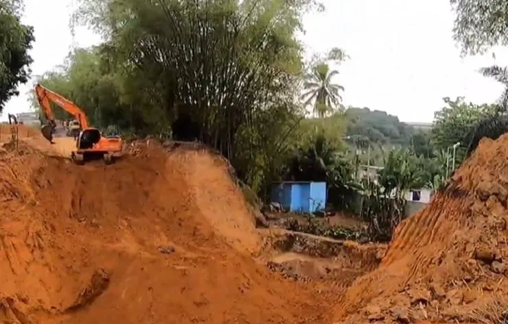 Estrada do Derba segue há 12 dias com trecho interditado, após formação de cratera