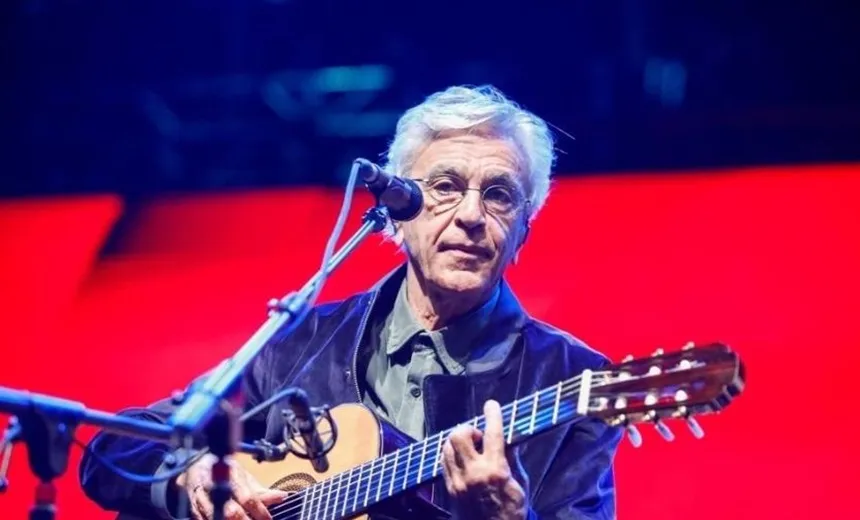 Justiça manda criador de hashtag contra Caetano Veloso pagar R$ 120 mil a cantor