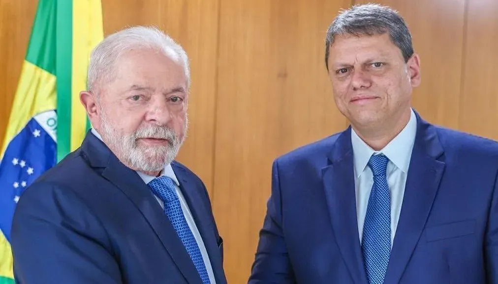 AtlasIntel: Tarcísio ultrapassa Lula em pesquisa de segundo turno