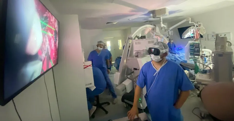 Hospital de Feira de Santana é o primeiro a usar óculos de realidade virtual em neurocirurgias