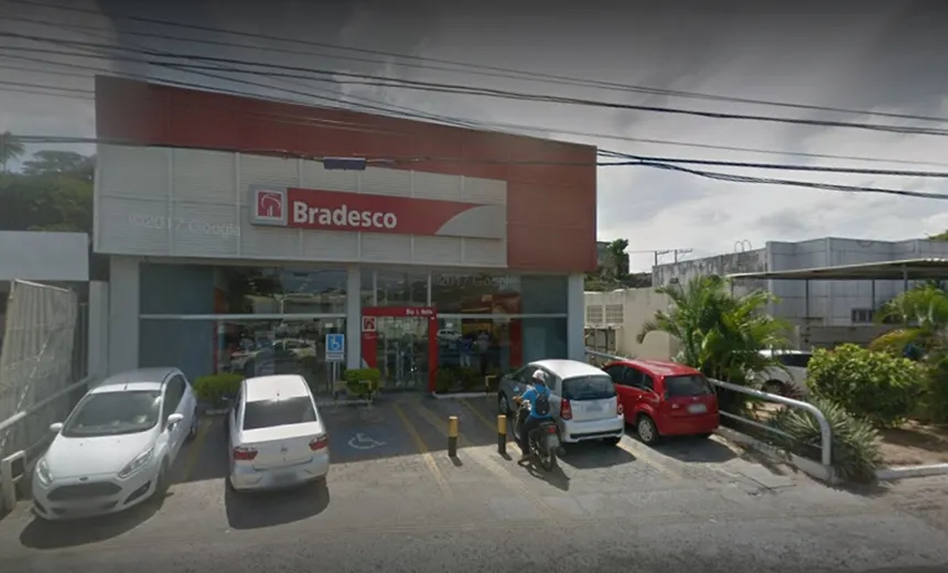 Agência bancária sofre tentativa de arrombamento no IAPI; criminosos fugiram