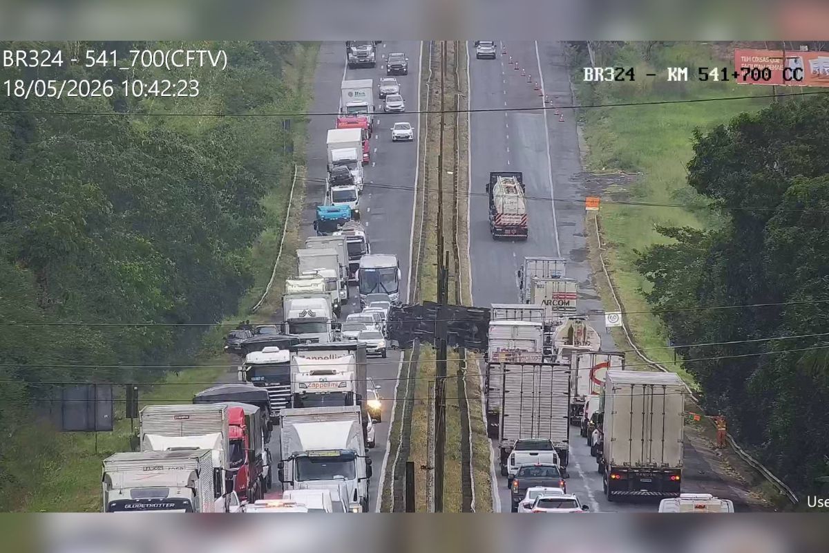 Tombamento De Caminh&atilde;o Provoca Interdi&ccedil;&atilde;o Parcial Na Br 324 Em Am&eacute;lia Rodrigues