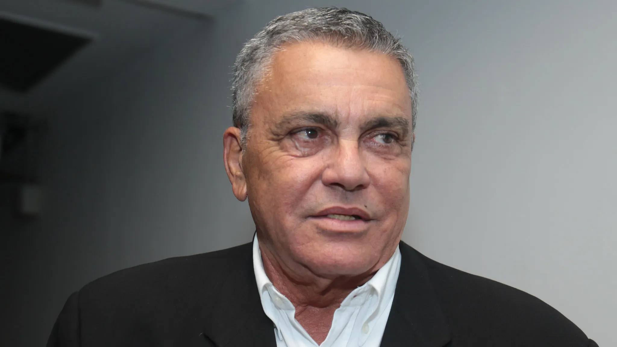 Ex-presidente do Vitória, Paulo Carneiro chama Carpini de 'covarde'
